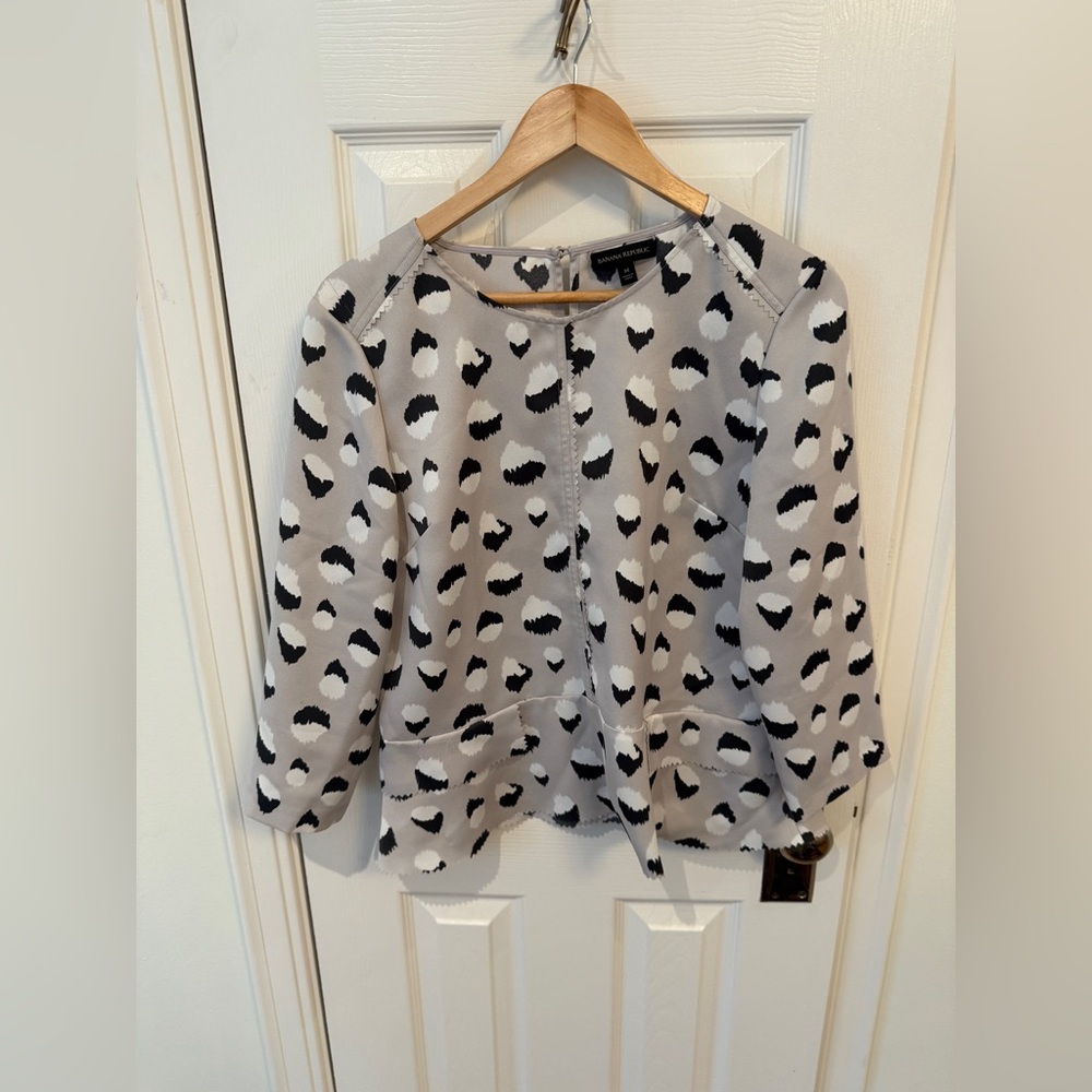 Banana republic top, size M
